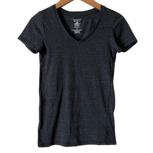 Bluenotes Women’s Dark Grey V-Neck T-Shirt Small